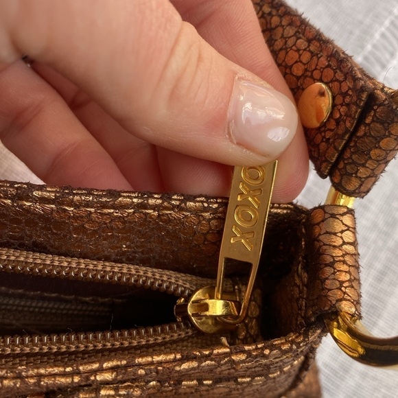 XOXO NWOT bronze metallic Y2k shoulder bag. - Picture 8 of 11